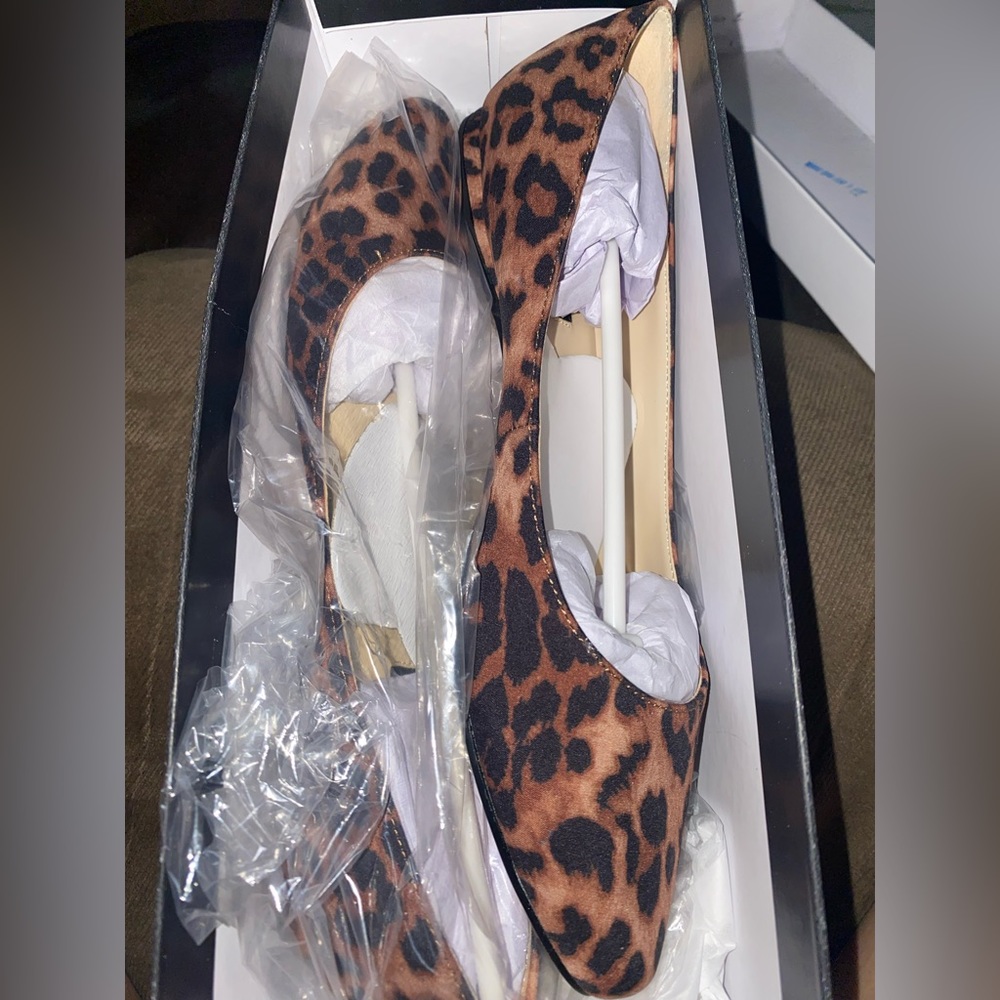 Women’s flats